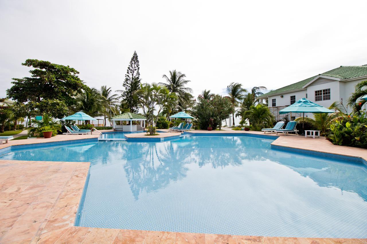 Banyan Bay Suites San Pedro  Exterior foto