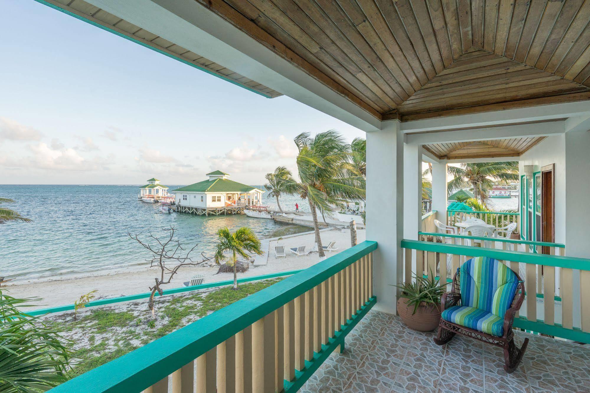 Banyan Bay Suites San Pedro  Exterior foto